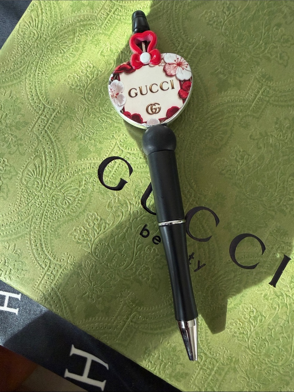 🏵️Handcrafted Black, White and Red Floral Heart Pen - Picture 5 of 5